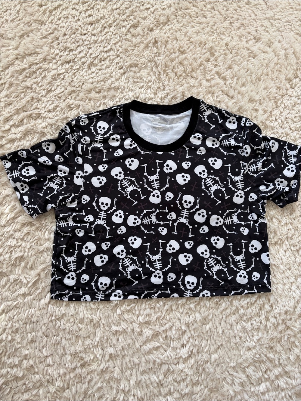 Black Skull Print Short Sleeve Crop Top